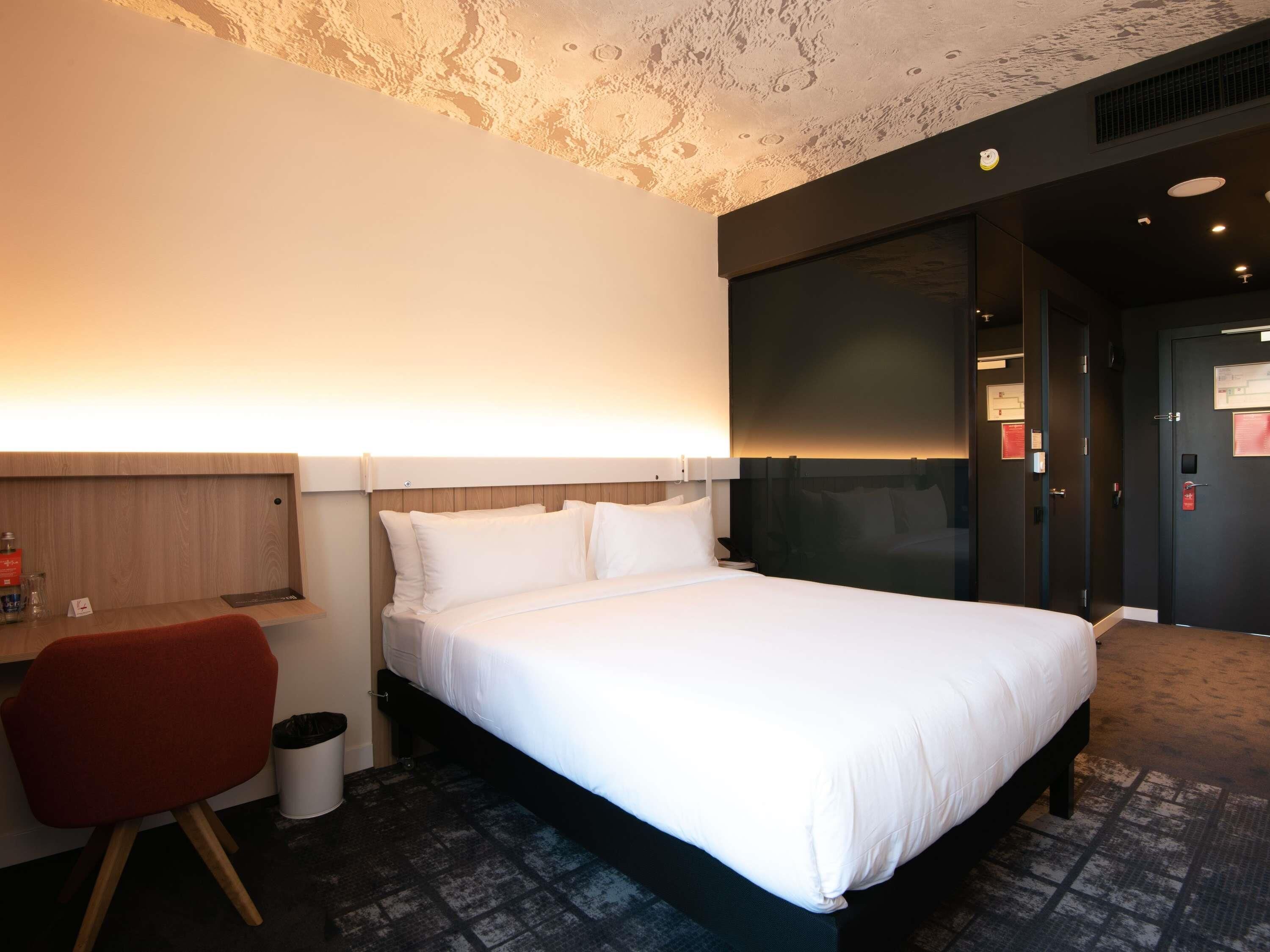 Literie hypoallergénique, minibar, coffres-forts dans les chambres