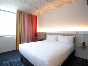 Premium Room, 1 Double Bed | Hypo-allergenic bedding, minibar, in-room safe, desk - Ibis Baku City (Baku)