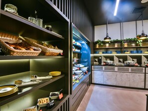 Daily buffet breakfast (AZN 23 per person)