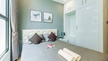 2 bedrooms, iron/ironing board, WiFi, bed sheets