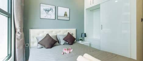 2 bedrooms, iron/ironing board, WiFi, bed sheets