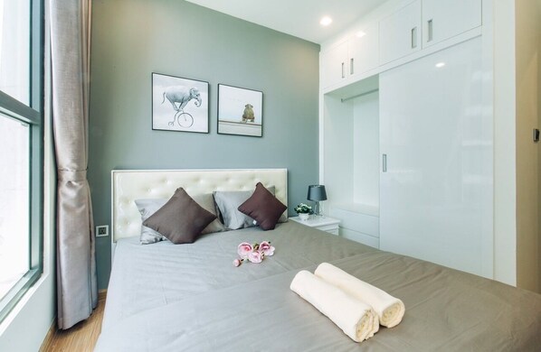 2 bedrooms, iron/ironing board, WiFi, bed sheets