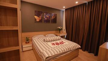 2 bedrooms, iron/ironing board, WiFi, bed sheets