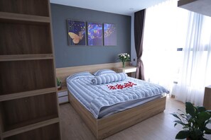 2 bedrooms, iron/ironing board, WiFi, bed sheets