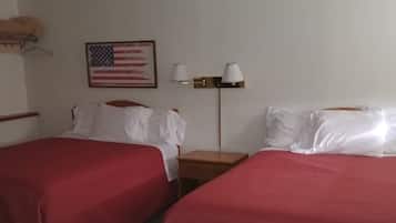 Signature Double Room | Laptop workspace, individually decorated, bed sheets