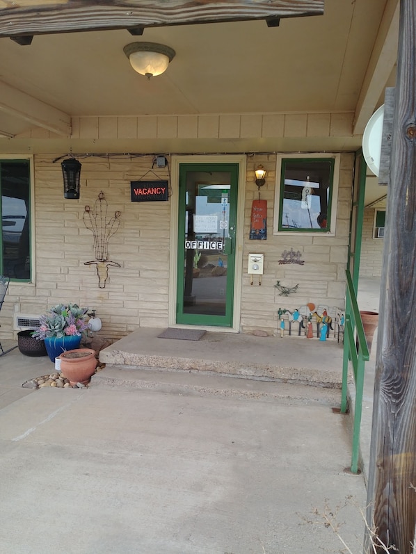 Traditional-Einzelzimmer | Individuell dekoriert, laptopgeeigneter Arbeitsplatz, Bettwäsche