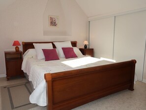 3 slaapkamers, reisbedje, gratis wifi, beddengoed