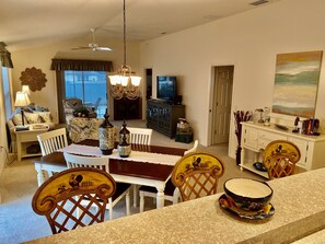 Dining - Perfect Location 2/2 Villa in Creekside Landing walking distance to Lake Sumter (The Villages)