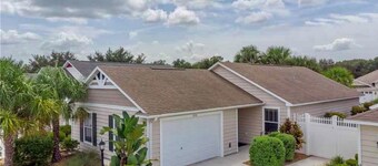 Perfect Location 2/2 Villa in Creekside Landing walking distance to Lake Sumter
