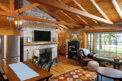 Remodeled Log Cabin | Dog-Friendly Near Wilson's