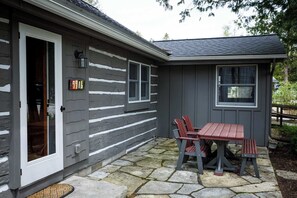 Outdoor dining - Remodeled Log Cabin | Dog-Friendly Near Wilson's (Ephraim)