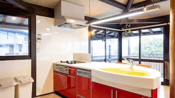 Izu Ricca | Private kitchen | Stovetop, coffee/tea maker, electric kettle