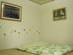 Desk, laptop workspace, free WiFi - Moon Lake House Inn (Taichung)