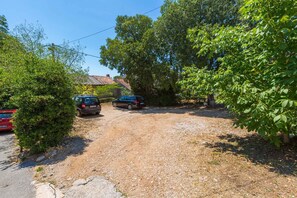 Property grounds - Holiday apartment with barbecue and Wi-Fi (Dramalj)