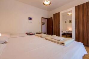 2 habitaciones, cuna de viaje y internet 