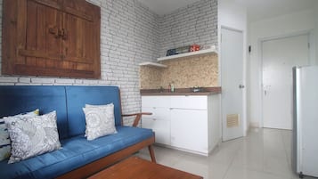 Apartment, 1 Bedroom | Living room | Flat-screen TV