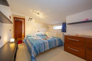 3 chambres, fer et planche à repasser, Wi-Fi, draps fournis