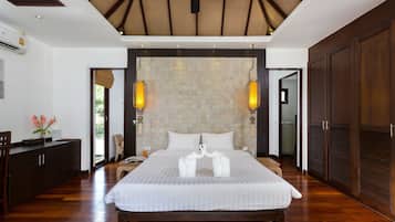 One-Bedroom | In-room safe, blackout curtains, free WiFi