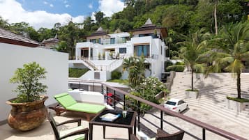 One-Bedroom | Balcony