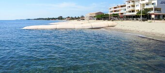 Beautiful private villa for 8 guests with private pool, TV, patio, pets allowed and panoramic view