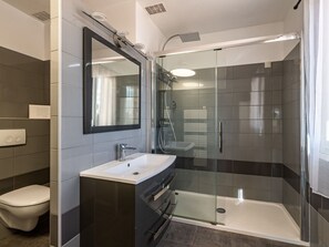 Bathroom - Wonderful private villa for 8 people with private pool, TV, patio, pets allowed and panoramic view (Santa-lucia-di-moriani)