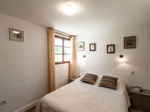 2 slaapkamers, reisbedje, gratis wifi, beddengoed