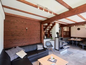 Fernseher, Kamin, Tischfußball