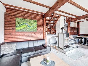 Fernseher, Kamin, Tischfußball