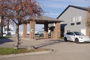 Property grounds - Days Inn by Wyndham El Paso (El Paso)