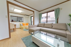 Three-Bedroom House | Living room | Flat-screen TV - Casa Tokyo (Tokyo)