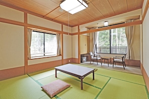 Habitación tradicional, no fumadores (Japanese Style for 3, Shared bath) | Caja fuerte, sistema de insonorización, wifi gratis y ropa de cama