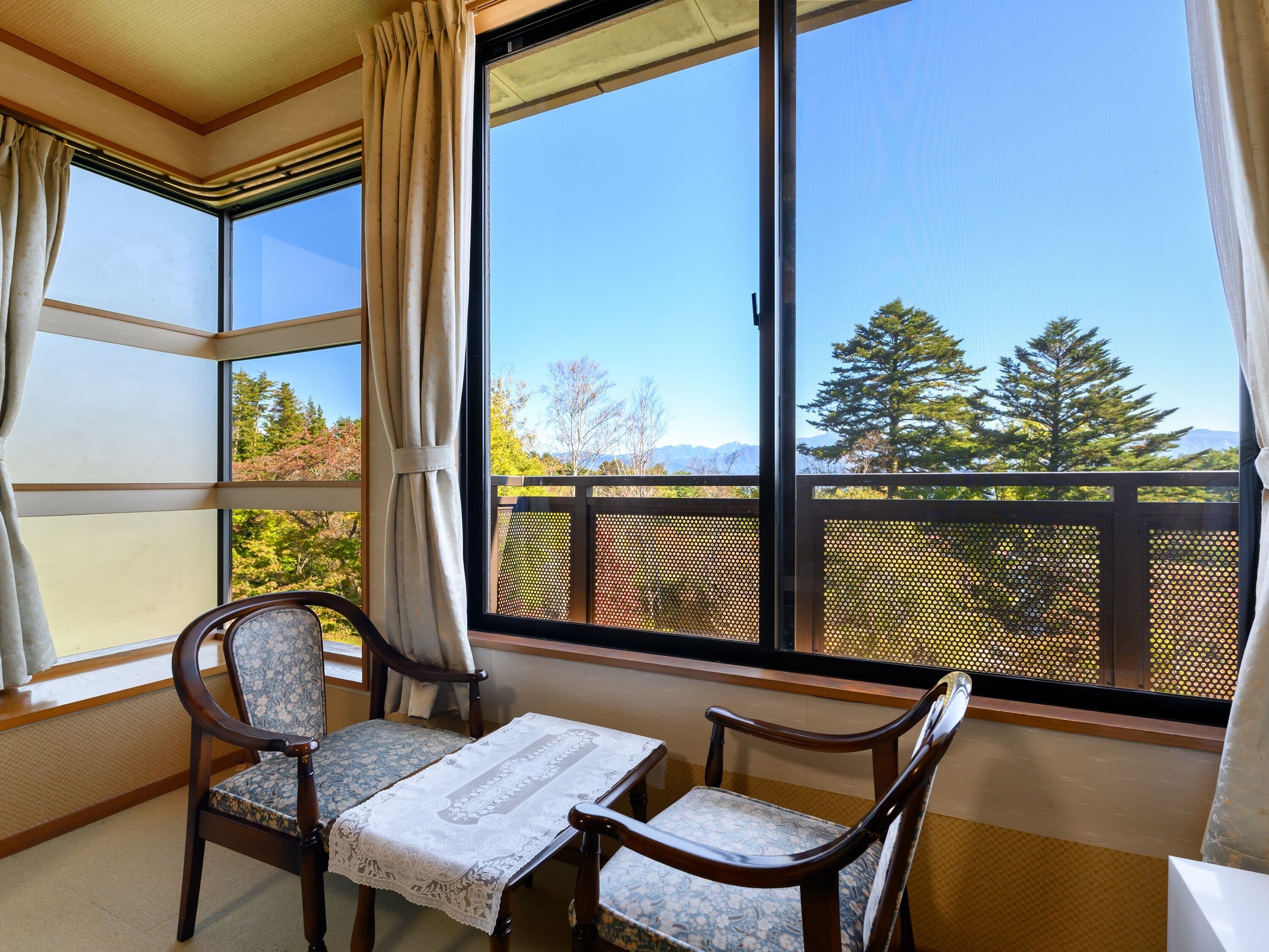 [Lake side]Japanese room 8 tatami mats + Hiroen | In-room safe, soundproofing, free WiFi, bed sheets