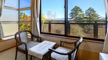 In-room safe, soundproofing, free WiFi, bed sheets