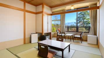 传统客房, 无烟房, 湖景 (Lake side, 8 tatami mats) | 客房内保险箱、隔音、免费 WiFi、床单