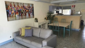 Living area - Busselton Holiday Units (Busselton)