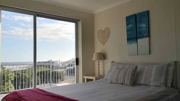 Cottage, Beachside | 4 bedrooms, desk, blackout curtains, bed sheets