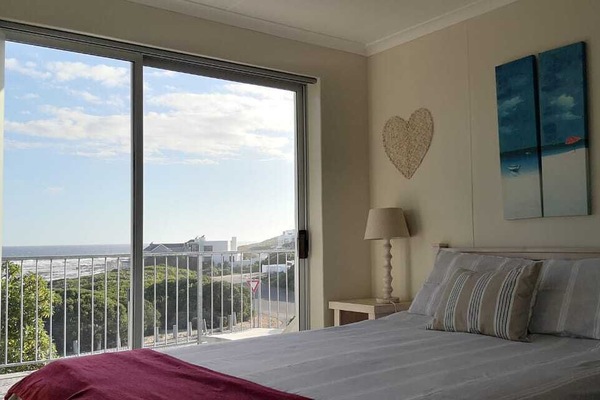 Cottage, Beachside | Desk, blackout drapes, bed sheets