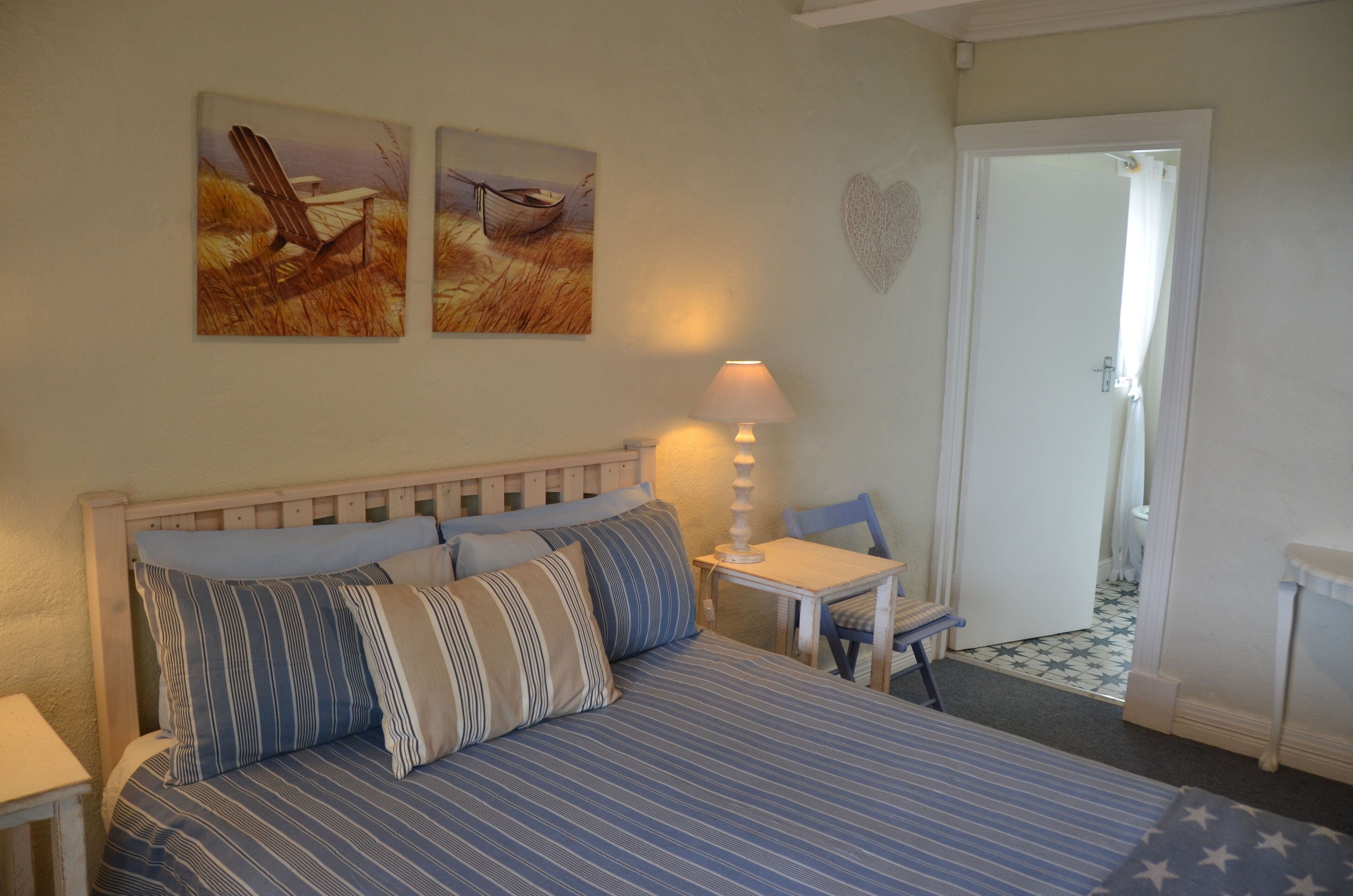 Cottage, Beachside | Desk, blackout curtains, bed sheets