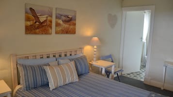 Cottage, Beachside | Desk, blackout curtains, bed sheets