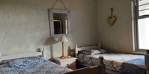 Cottage, Beachside | 4 bedrooms, desk, blackout drapes, bed sheets