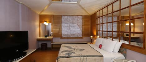 1 bedroom, minibar, desk, blackout drapes