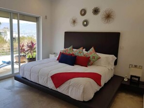 4 habitaciones, tabla de planchar con plancha, wifi y ropa de cama 