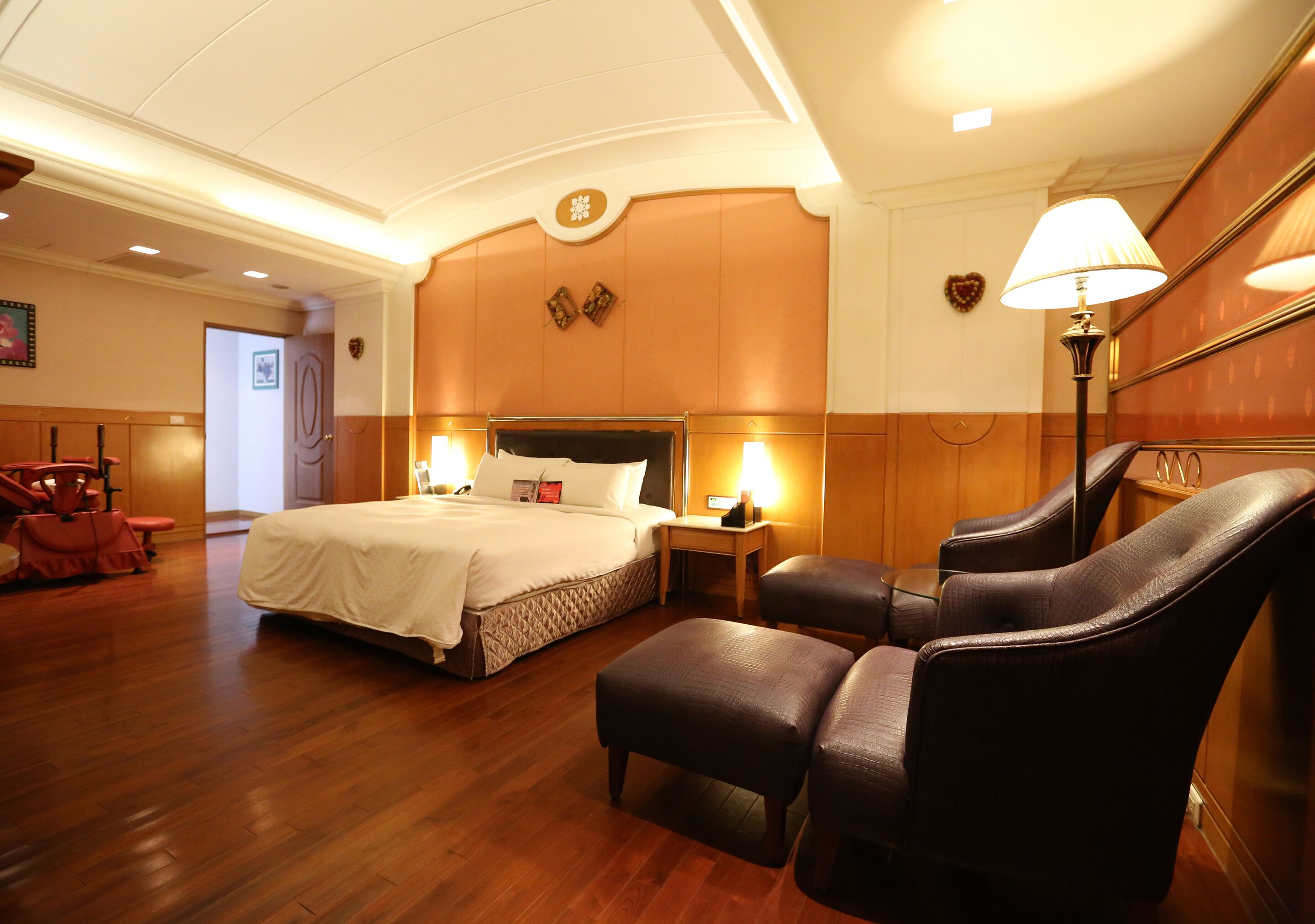 Minibar, individuell dekoriert, Schreibtisch, Verdunkelungsvorhänge