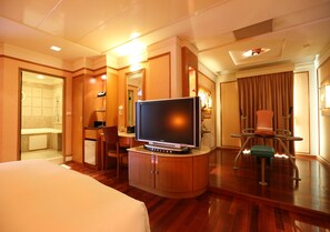 Minibar, individuelt design, skrivebord, mørklægningsgardiner