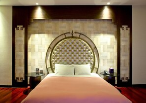 1 makuuhuone, minibaari, työpöytä, pimennysverhot