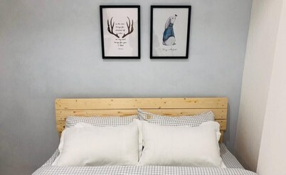 Double Bedroom with Shared Bathroom 