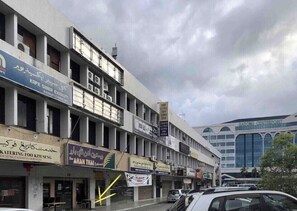 Experience the vibrant atmosphere of this bustling commercial hub, featuring a mix of cafes, restaurants, and catering services.