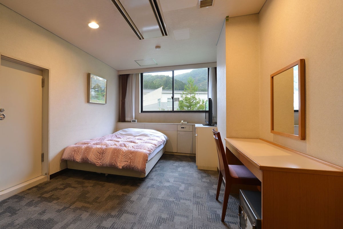 Chambre Standard, non-fumeurs (Semi-double Room No View Indoor Bath) | Draps fournis
