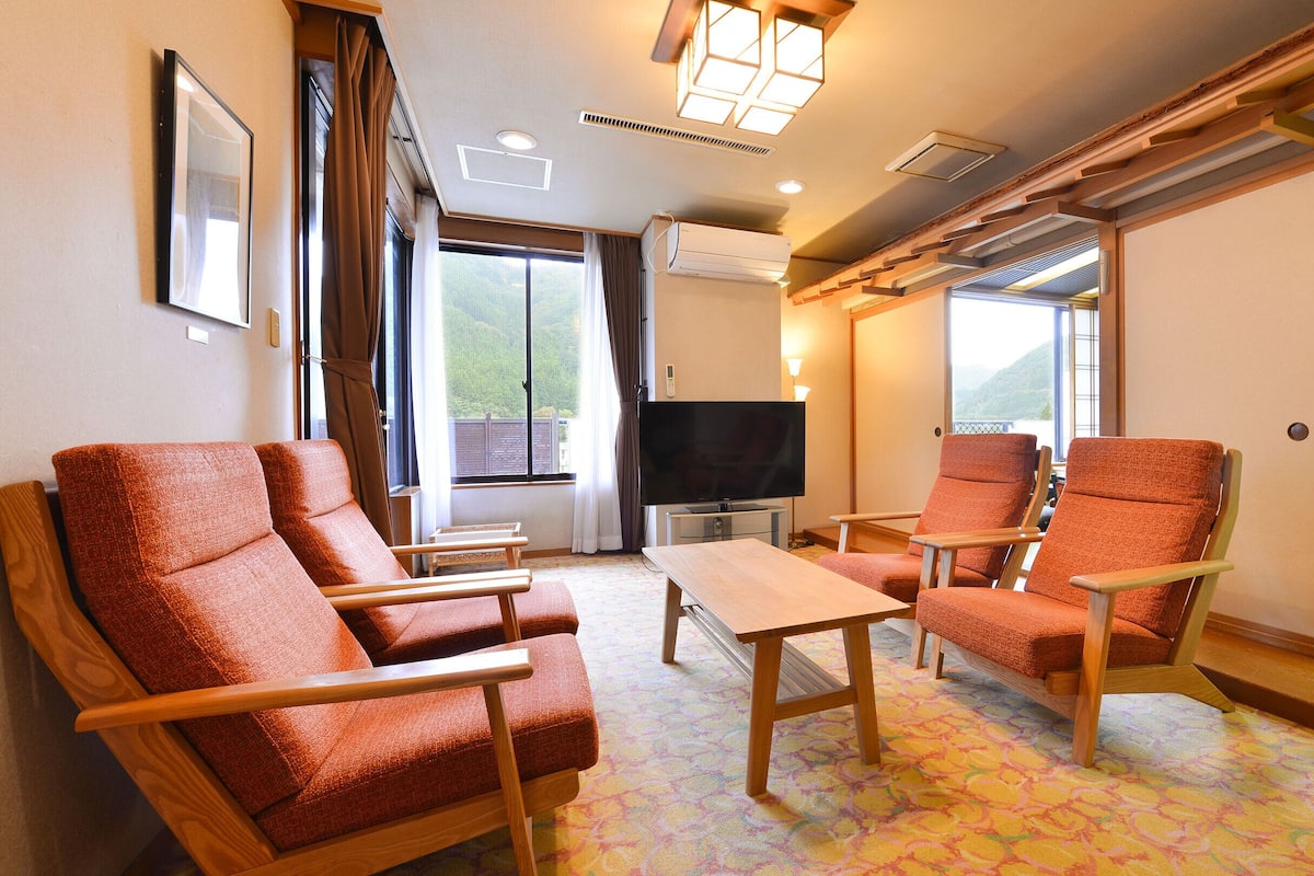 Suite Japanese-Western-Style Twin Room(HOO) with Private Open Air Bath - Indoor Bath - Non-Smoking | Draps fournis