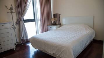 2 habitaciones, tabla de planchar con plancha, wifi y ropa de cama